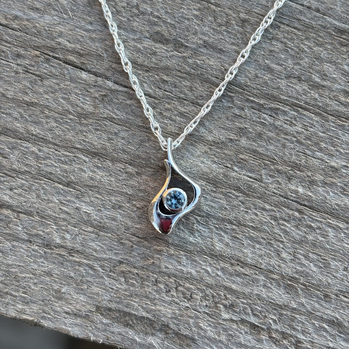 Silver freeform dainty sapphire pendant 