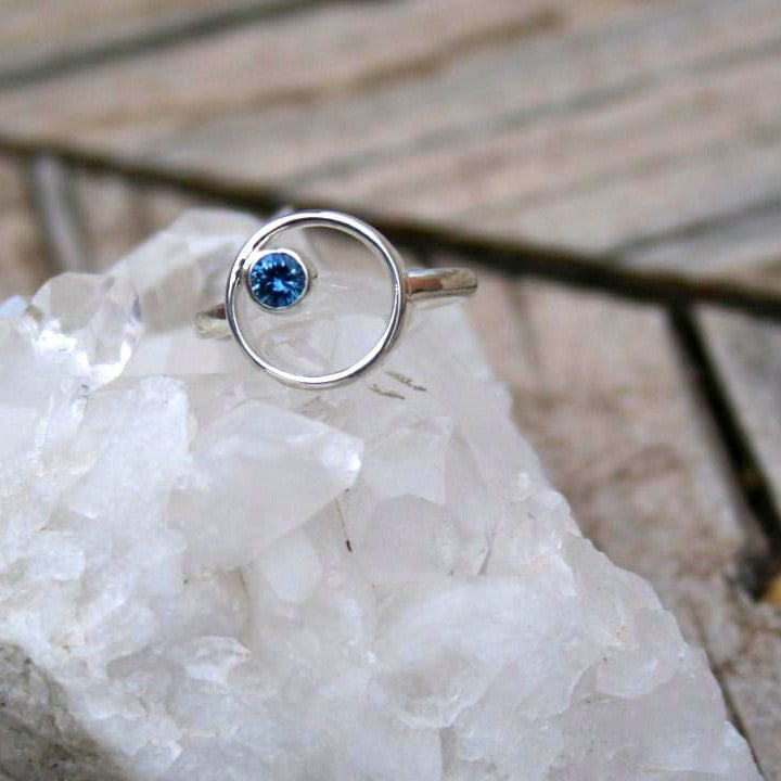 Blue Montana sapphire in round geometric style ring